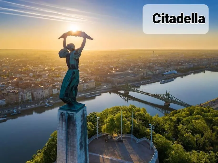 Royal Studio In The Center With Free Parking! Budapest Hungary